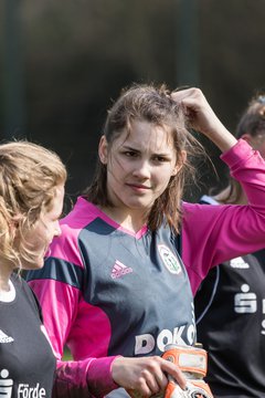 Bild 388 - wBJ SV Henstedt Ulzburg - TSV Sch�nberg : Ergebnis: 5:2